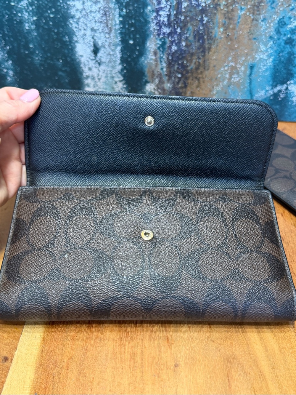 Coach Classic Peyton Signature Envelope Tri-Fold Checkbook Wallet Chocolate Brow - Picture 14 of 14